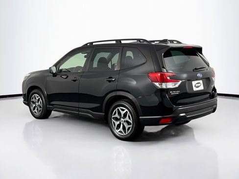 Used 2023 Subaru Forester Premium image 8