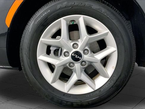 Certified 2025 Kia Soul LX w/ LX Technology Package FWD image 9