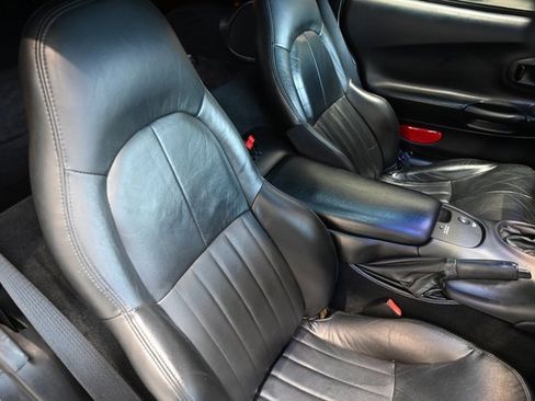 Used 2000 Chevrolet Corvette Coupe w/ Roof Pkg image 11