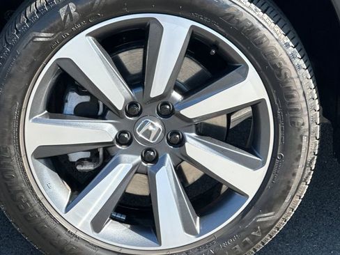 Certified 2024 Honda Pilot Touring image 29