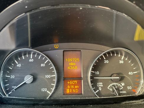 Used 2014 Mercedes-Benz Sprinter 2500 image 19