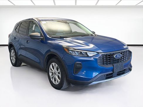 Used 2023 Ford Escape Active w/ Cold Weather Package image 3