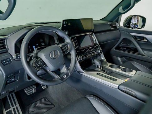 Used 2025 Lexus LX 700h F Sport AWD/4WD image 18