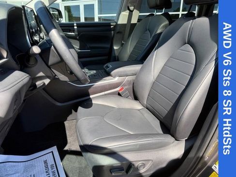 Used 2021 Toyota Highlander XLE AWD/4WD image 17