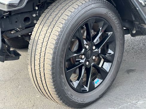 Used 2023 Jeep Wrangler Unlimited Sahara w/ Cold Weather Group image 9