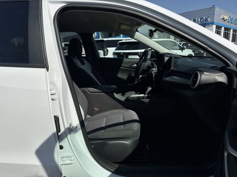 Used 2024 Chevrolet Trax LS image 32