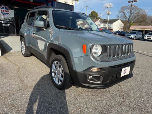 Used 2017 Jeep Renegade Latitude image 3