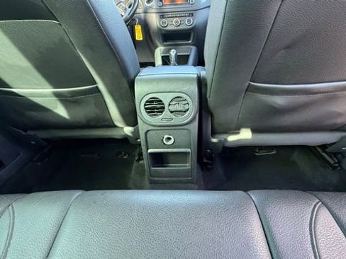 Used 2013 Volkswagen Tiguan SE image 13