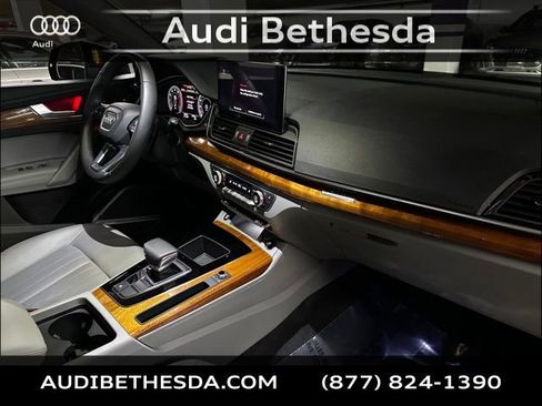 Used 2023 Audi Q5 2.0T Premium Plus w/ Premium Plus Package AWD/4WD image 11