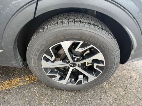 Certified 2024 Kia Sportage EX image 5