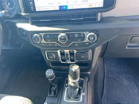 Used 2024 Jeep Gladiator Sport image 19