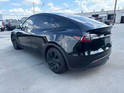 Used 2021 Tesla Model Y Long Range AWD/4WD image 7