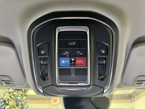 Used 2023 Jeep Grand Cherokee Limited image 15