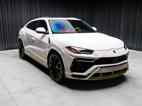 Used 2022 Lamborghini Urus image 2