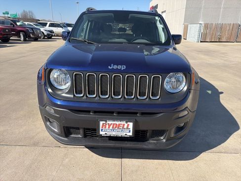 Used 2018 Jeep Renegade Latitude w/ Cold Weather Group image 8