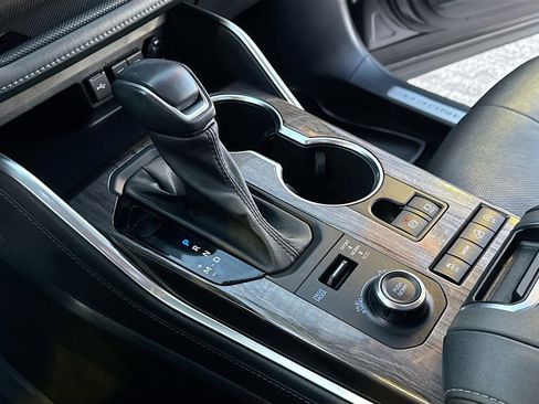 Used 2021 Toyota Highlander Limited image 10