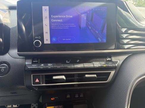 Used 2025 Toyota Camry SE FWD image 15