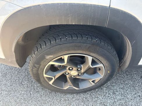Used 2025 Chevrolet Trax LT FWD image 5