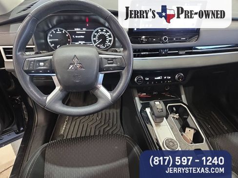Used 2025 Mitsubishi Outlander ES FWD image 8
