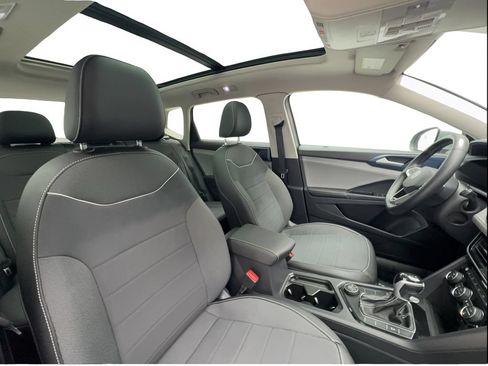 Used 2024 Volkswagen Taos SE w/ Panoramic Sunroof Package AWD/4WD image 28