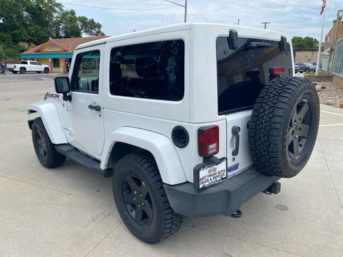 Used 2012 Jeep Wrangler Rubicon w/ Dual Top Group AWD/4WD image 8