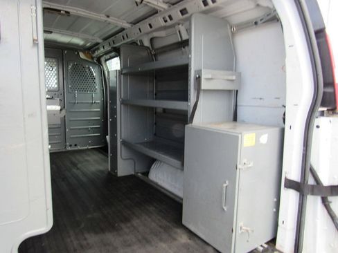 Used 2015 Chevrolet Express 2500 RWD image 23