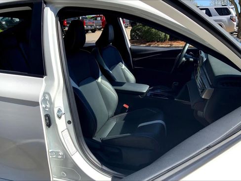 Used 2025 Toyota Camry SE FWD image 9