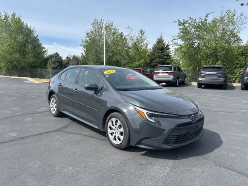 Used 2024 Toyota Corolla LE image 2