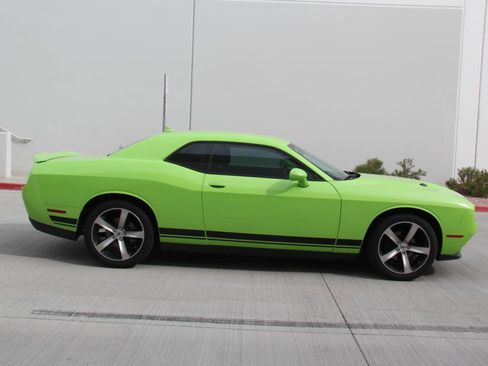 Used 2019 Dodge Challenger SXT image 4