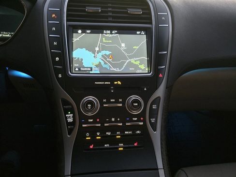 Used 2019 Lincoln Nautilus Select image 16