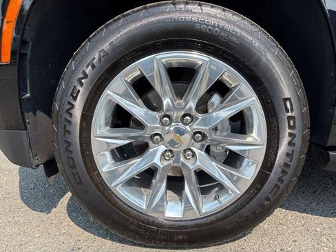 Used 2025 Chevrolet Suburban Premier AWD/4WD image 11