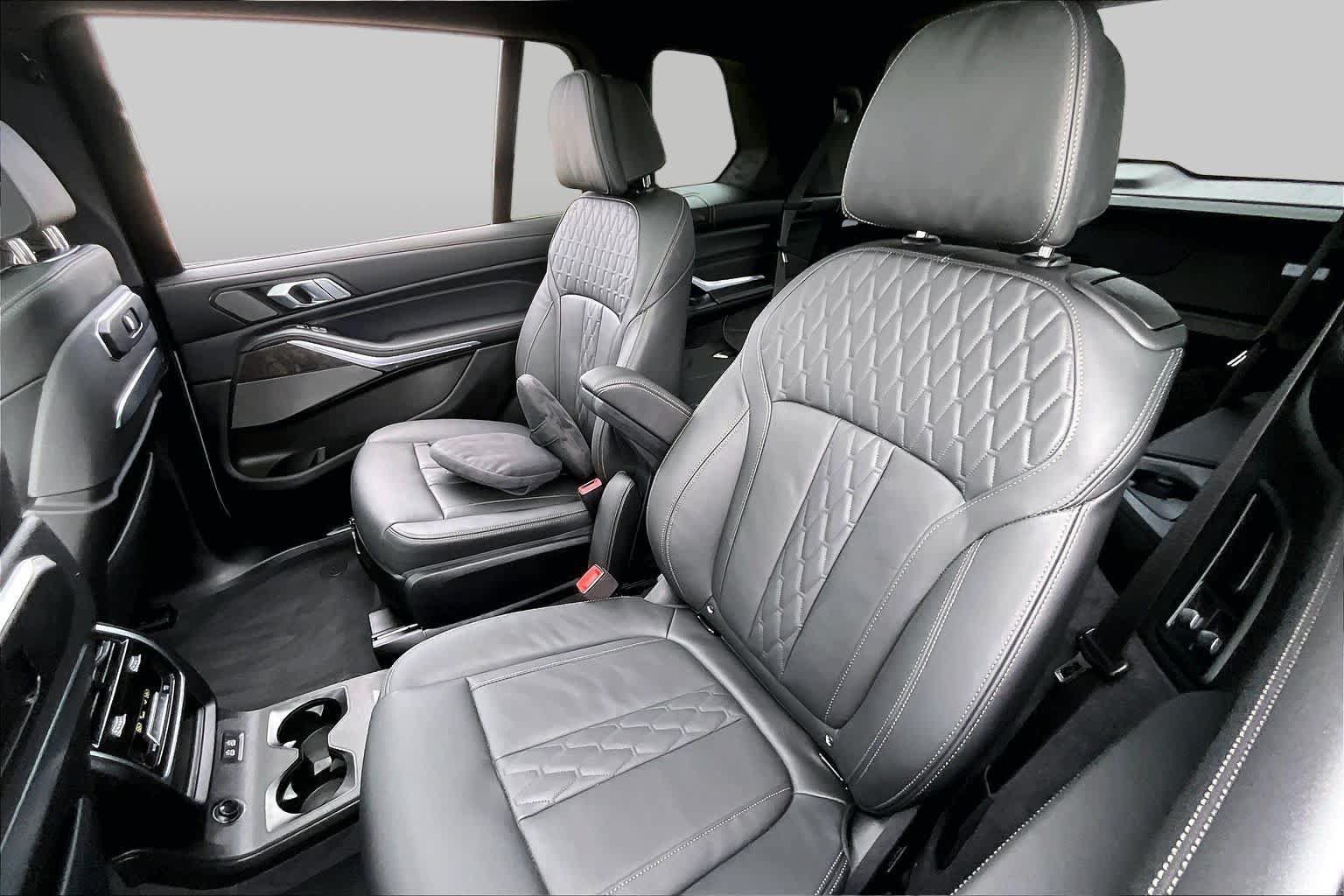 Used 2025 BMW X7 xDrive40i w/ M Sport Package AWD/4WD image 19
