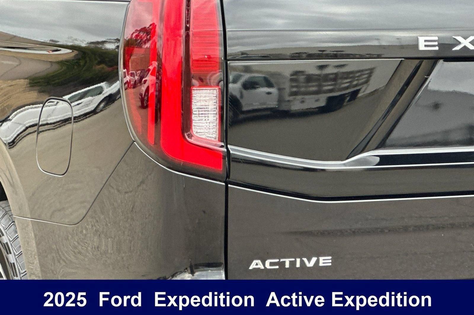 Used 2025 Ford Expedition Active AWD/4WD image 40