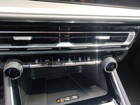 New 2025 Chevrolet Traverse LT w/ Enhanced Driving Package image 19