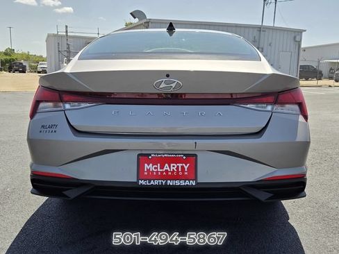 Used 2023 Hyundai Elantra SEL FWD image 4