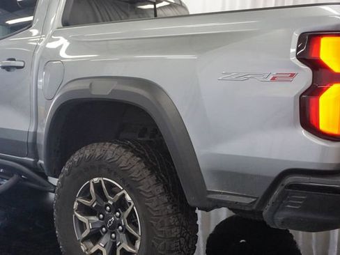 Used 2025 Chevrolet Colorado ZR2 w/ Technology Package AWD/4WD image 7