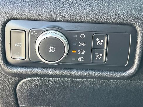 Used 2020 Ford Explorer XLT w/ Equipment Group 202A AWD/4WD image 15