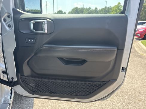 Used 2024 Jeep Wrangler Unlimited Sahara AWD/4WD image 14