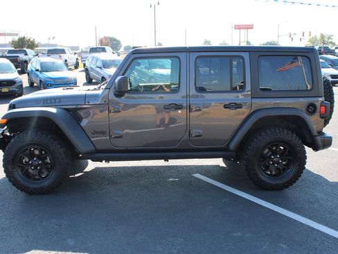 Used 2025 Jeep Wrangler Unlimited Sport AWD/4WD image 5