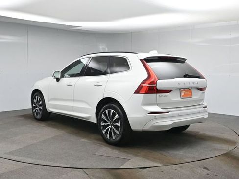 Used 2023 Volvo XC60 B5 Core image 3