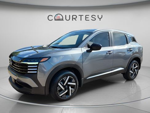 Used 2026 Nissan Kicks SV FWD image 1