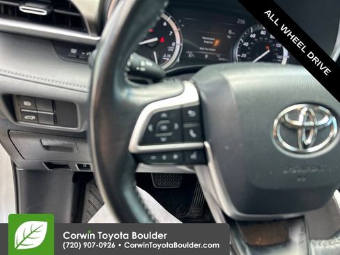 Used 2022 Toyota Highlander XLE AWD/4WD image 28