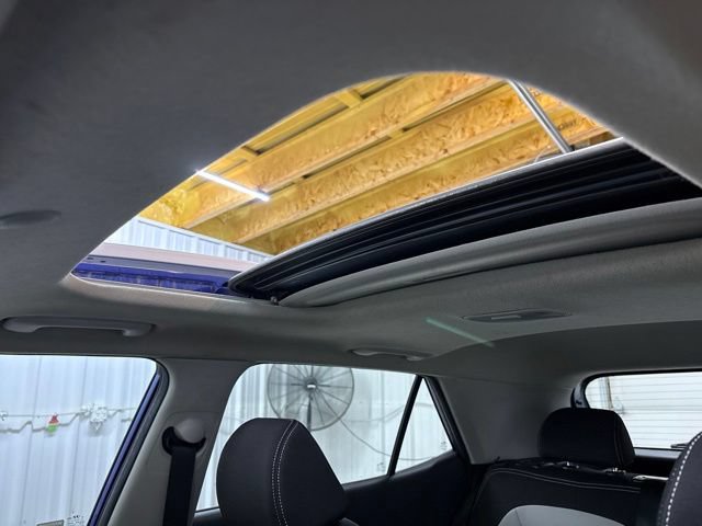 Used 2022 Hyundai Venue SEL FWD image 24