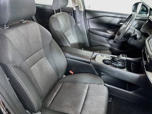 Used 2025 Nissan Rogue SV FWD image 31