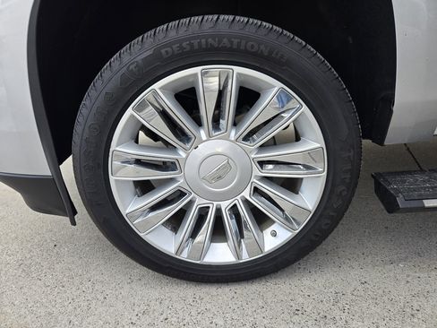 Used 2018 Cadillac Escalade ESV Platinum AWD/4WD image 8