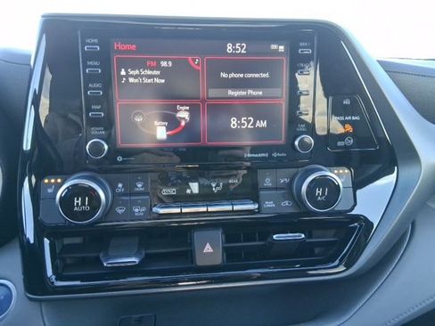Used 2021 Toyota Highlander XLE image 25