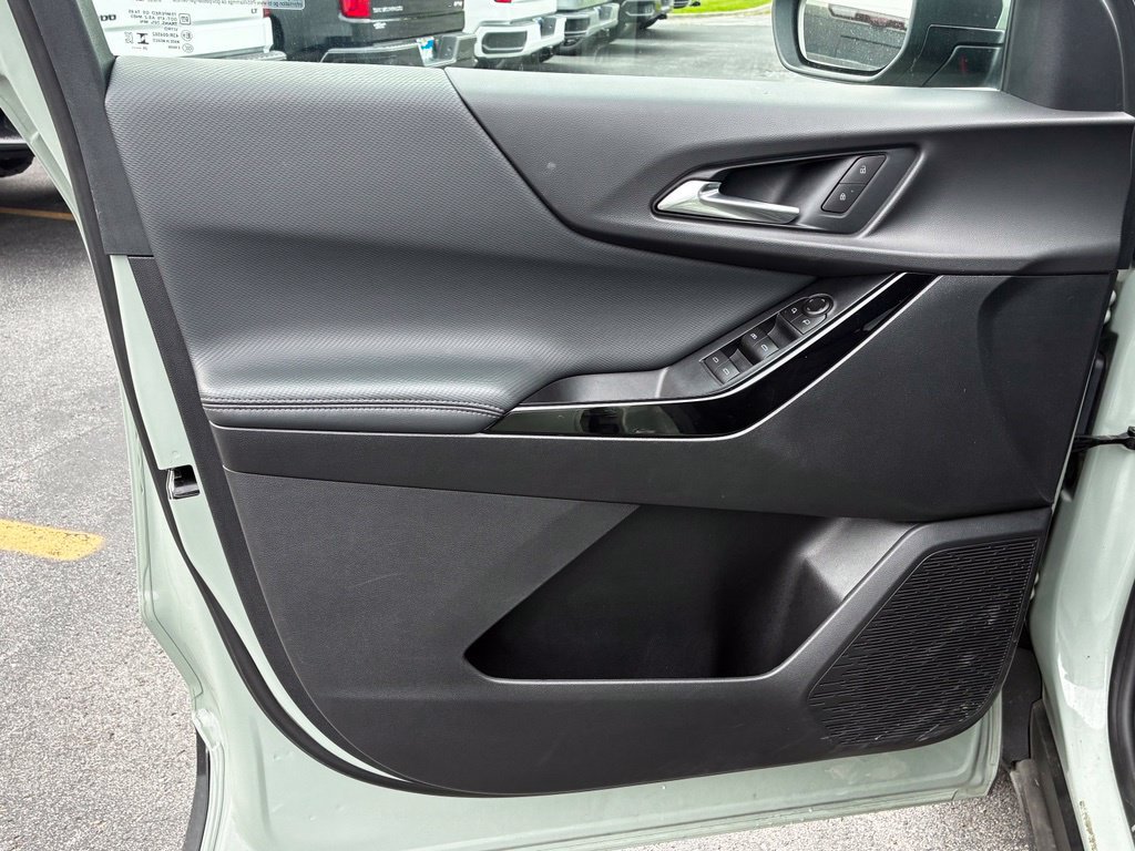 Used 2026 Chevrolet Equinox LT AWD/4WD image 4