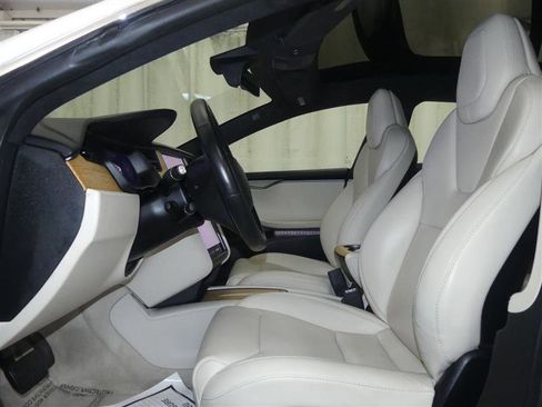 Used 2019 Tesla Model S Standard Range image 18