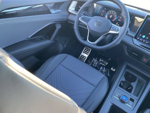 New 2026 Volkswagen Tiguan SE R-Line FWD image 10