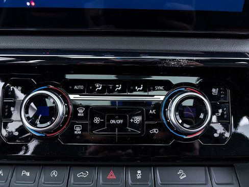 Used 2024 GMC Sierra 1500 AT4 w/ Technology Package image 26